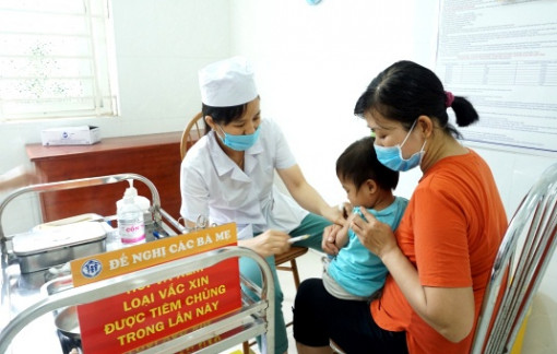 Bằng mọi giải pháp, phải sớm có đủ vắc xin tiêm cho trẻ