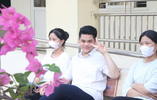 Đề thi Toán vào lớp Mười ở Hà Nội: Đề dễ thí sinh hào hứng rời khỏi phòng thi