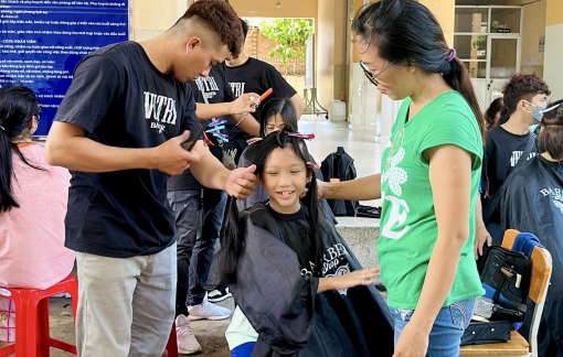 Vui khi được cắt tóc miễn phí