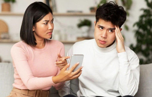 Tôi ám ảnh tình cũ của chồng đến mức suy sụp