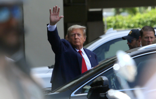 Ông Donald Trump xuất hiện tại tòa, phủ nhận 37 cáo buộc