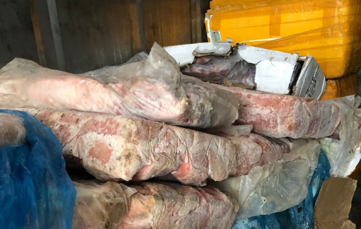 Phát hiện 10 tấn thịt, nội tạng động vật trôi nổi