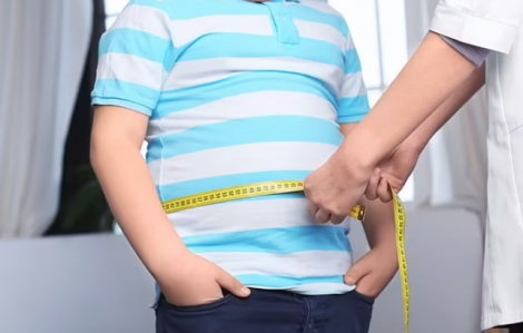 Bé trai thừa cân có thể bị vô sinh khi trưởng thành
