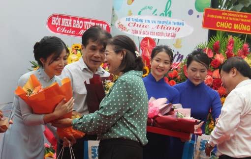 Khai mạc Tuần lễ Sách của người làm báo