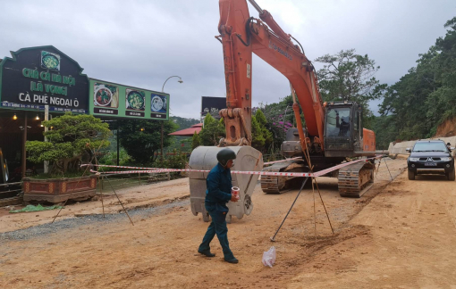 Sạt lở đất tại công trình mở rộng đèo Prenn, 2 người thương vong