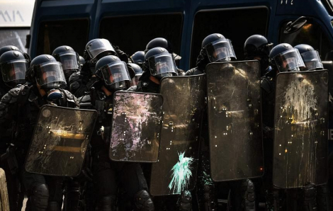 Hàng chục cảnh sát Pháp bị thương trong cuộc đụng độ với người biểu tình