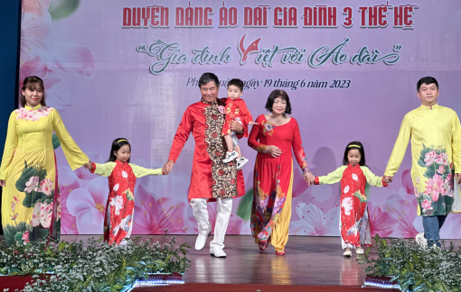 Hội thi Duyên dáng áo dài gắn kết gia đình 3, 4 thế hệ