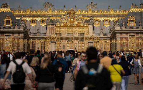 Pháp lo ngại vì "quá tải du lịch"