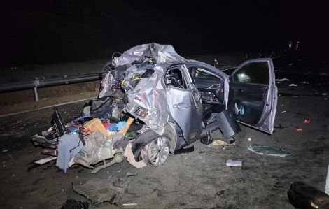 Tai nạn giữa xe container và ô tô con trên cao tốc, 2 người chết