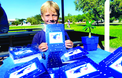 Cậu bé 9 tuổi viết sách để kiếm tiền tiêu vặt và giúp đỡ người khác