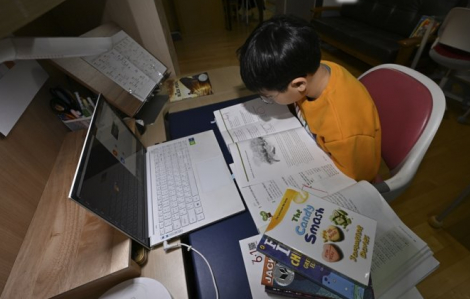 Cha mẹ Hàn Quốc chi tiền cho con học thêm nhiều hơn tiền ăn, tiền ở cả gia đình