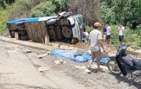 Xe chở đội trẻ Quảng Nam gặp tai nạn, một cầu thủ trẻ tử vong