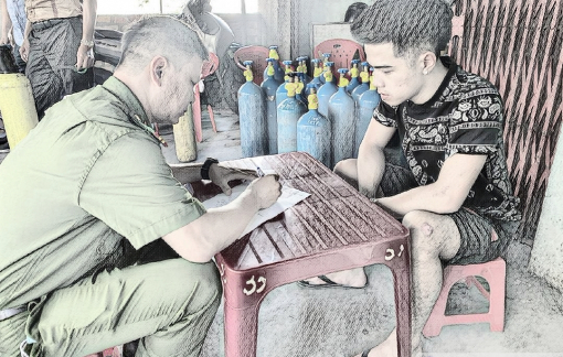 Phát hiện đường dây vận chuyển, mua bán khí cười tại Huế