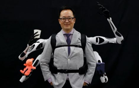 Giáo sư Nhật Bản và ý tưởng "cánh tay robot"