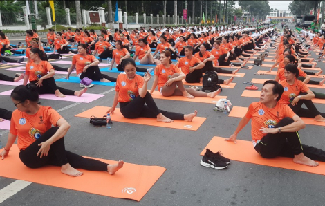Hơn 500 người đồng diễn Yoga tại Đồng Tháp