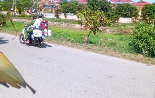 Công an xã đưa thí sinh ngủ quên đến trường thi