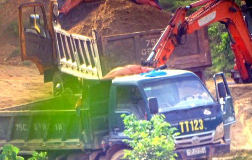 Vô tư khai thác đất cát trái phép nhưng không bị xử lý