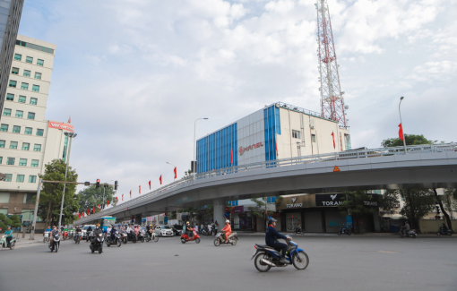 Hà Nội: Chính thức khánh thành, thông xe cầu vượt chữ C