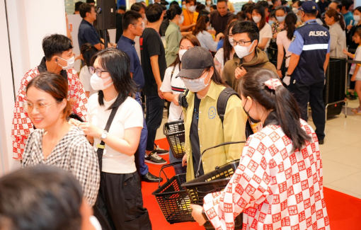 UNIQLO chính thức khai trương cửa hàng đầu tiên tại Bình Dương với nhiều ưu đãi