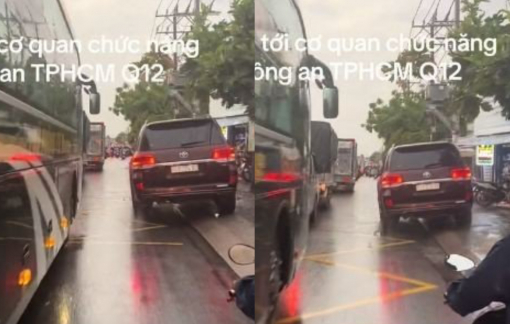 TPHCM: xử lý tài xế ô tô leo vỉa hè từ clip của người dân qua Zalo