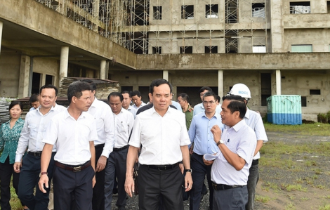 Phó thủ tướng Trần Lưu Quang kiểm tra Bệnh viện Ung bướu Cần Thơ chậm tiến độ
