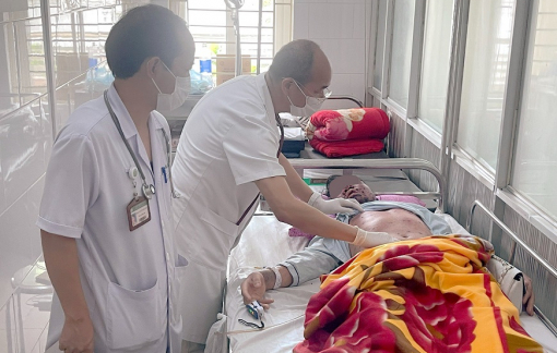 Bị thủy đậu nhưng không đi khám, nam thanh niên nhập viện và phải thở ô xy