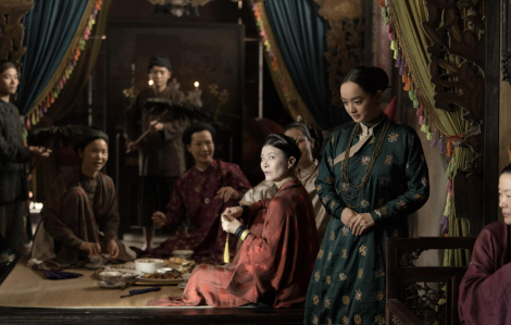 Phim mới của Victor Vũ nhận nhiều lời khen về phục trang xưa đúng chất