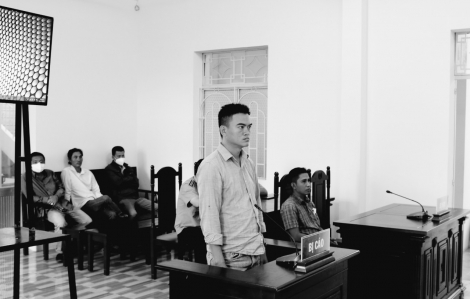 Người đàn ông chốt cửa nhốt cán bộ ở Bạc Liêu lãnh 2 năm tù