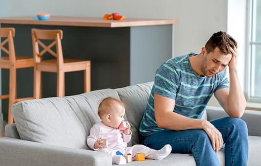 Có con khiến những ông bố bị trầm cảm nặng hơn