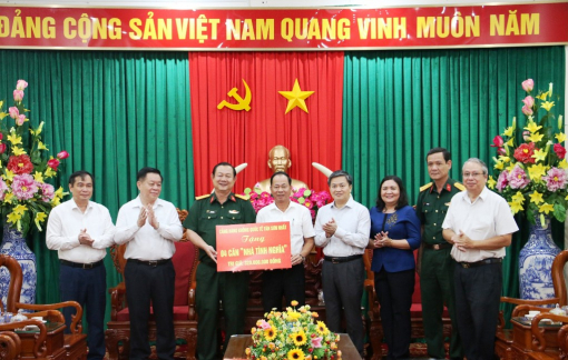 Ban Tuyên giáo Trung ương tặng nhà tình nghĩa ở Bến Tre
