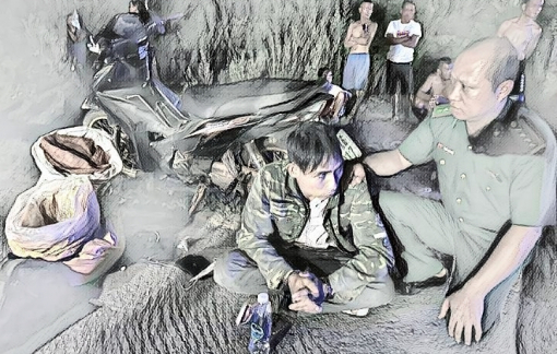 Nghẹt thở truy bắt đối tượng vận chuyển hơn nửa tạ thuốc nổ qua biên giới Việt -Lào