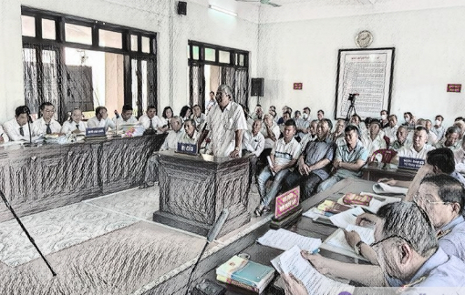 Thông đồng kê khống 1.213 ngôi mộ giả, 71 đối tượng cùng dắt nhau ra tòa