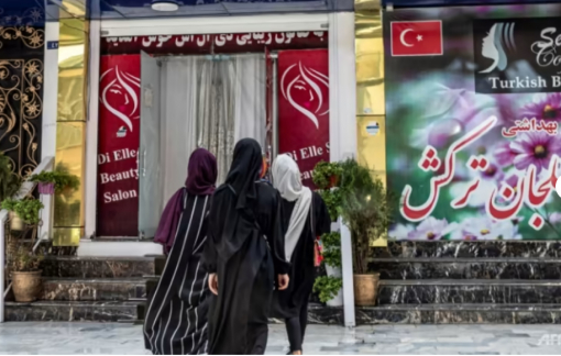 Phụ nữ Afghanistan tuyệt vọng vì lệnh cấm thẩm mỹ viện