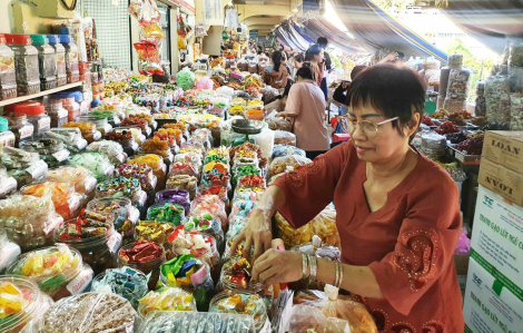 Giá bánh Trung thu tăng, sức mua thấp