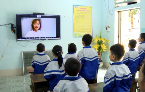 Tăng lương, giảm việc để không thiếu giáo viên triền miên