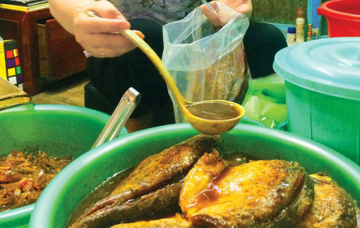 Người phụ nữ mang con cá mè vươn ra nhiều tỉnh thành