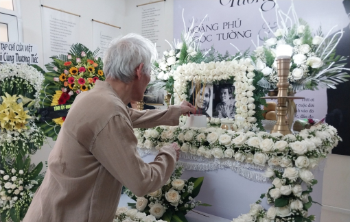 Vợ chồng nhà văn Hoàng Phủ Ngọc Tường trở về "ngủ dưới khung trời cỏ hoa" xứ Huế