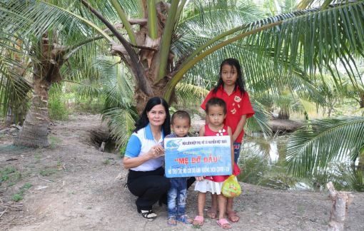 “Người mẹ đỡ đầu” của 36 đứa trẻ khó khăn ở Cà Mau