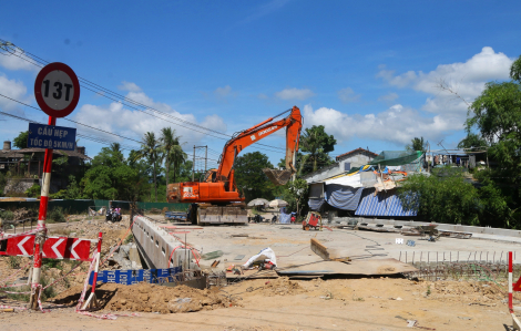 Dân khổ vì “hít” bụi cả năm