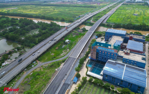 Cận cảnh đường song hành cao tốc TPHCM sắp thông xe
