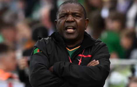FIFA điều tra cáo buộc huấn luyện viên Zambia cố tình chạm ngực cầu thủ tại World Cup