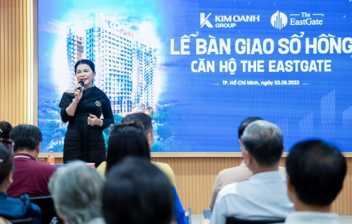 Cư dân The EastGate nhận bàn giao sổ hồng