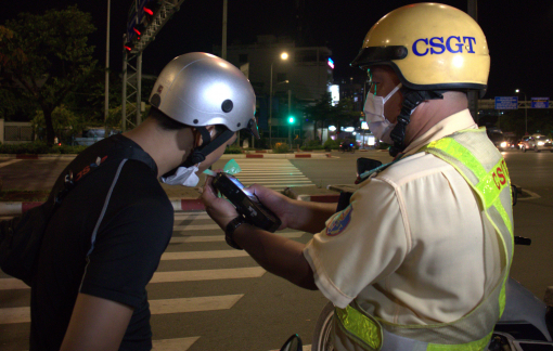 Người vi phạm nồng độ cồn yêu cầu CSGT xử theo... luật Mỹ
