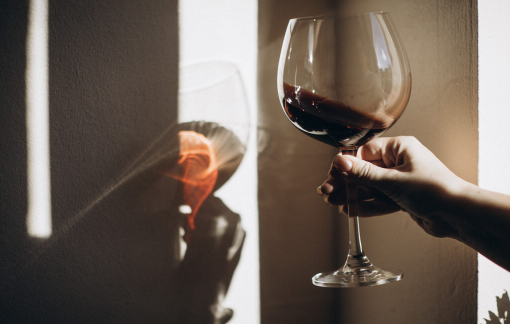 Rượu vang đỏ cải thiện làn da lão hóa?