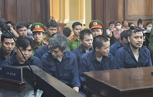 Nhóm bị cáo làm hàng ngàn giấy tờ giả lãnh án Nhóm bị cáo làm hàng ngàn giấy tờ giả lãnh án
