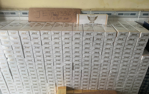 Xóa điểm bán thuốc lá lậu khủng, thu giữ hơn 15.000 bao thuốc lá Xóa điểm bán thuốc lá lậu khủng, thu giữ hơn 15.000 bao thuốc lá