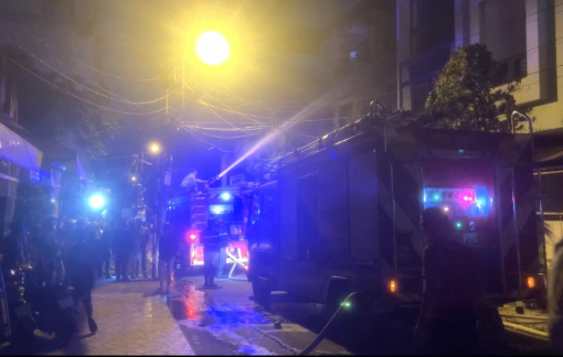 Cháy nhà ở quận Bình Thạnh, một cụ già được giải cứu