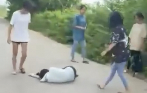 Phú Thọ: Nhóm học sinh hành hung nữ sinh lớp 8 nằm bất động