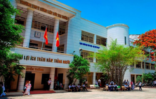 Vì sao Trường THPT Bùi Thị Xuân bị phong tỏa tài khoản?