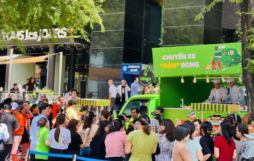 Xe "Hàn" rong phục vụ đồ ăn Hàn Quốc miễn phí khắp Việt Nam